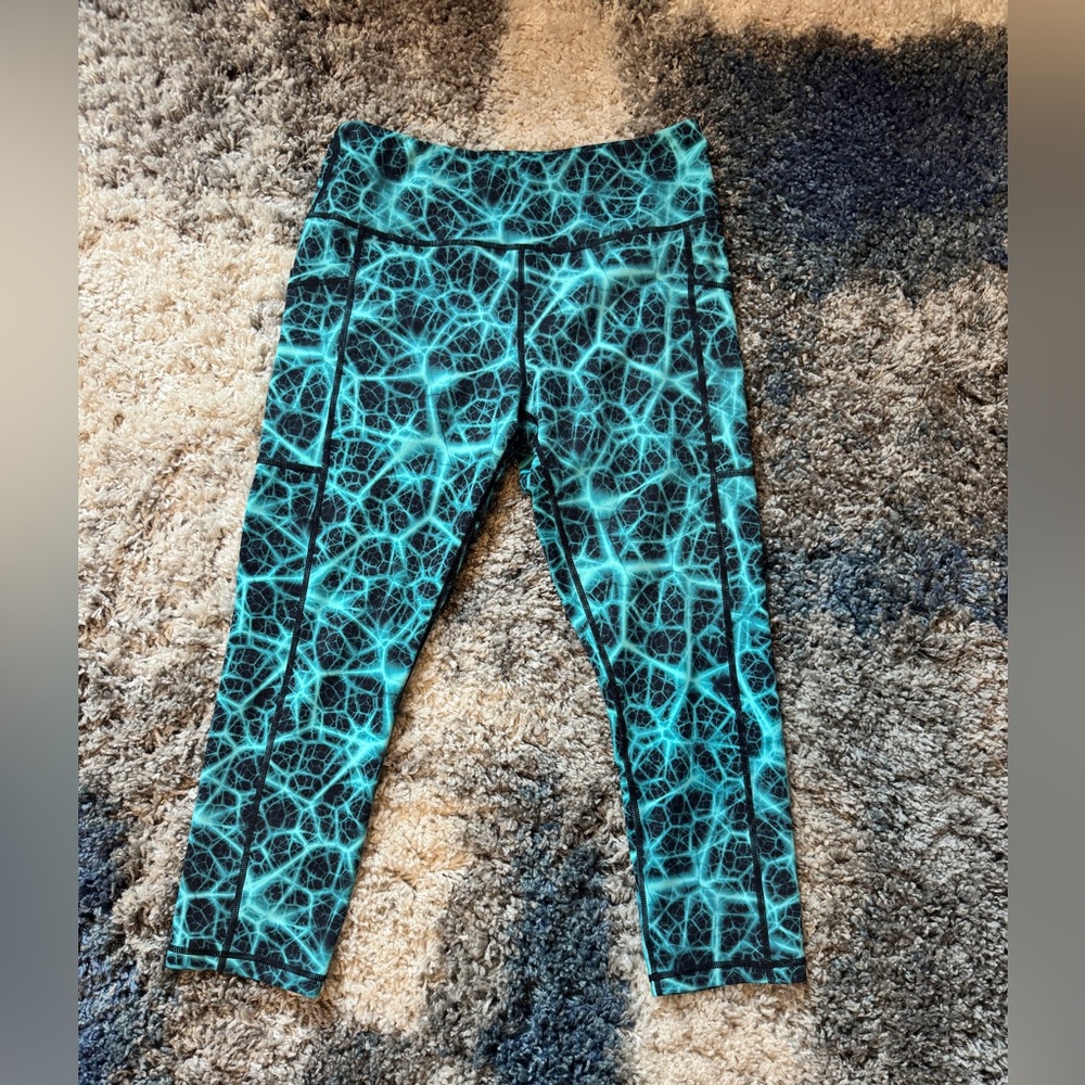 Constantly Varied Gear size medium leggings with side pockets